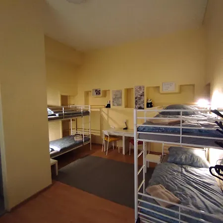 Girls Only Hostal