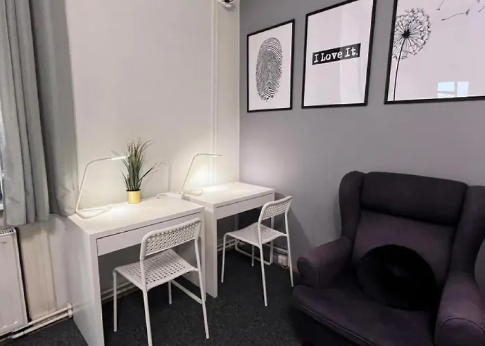 Girls Only 호스텔